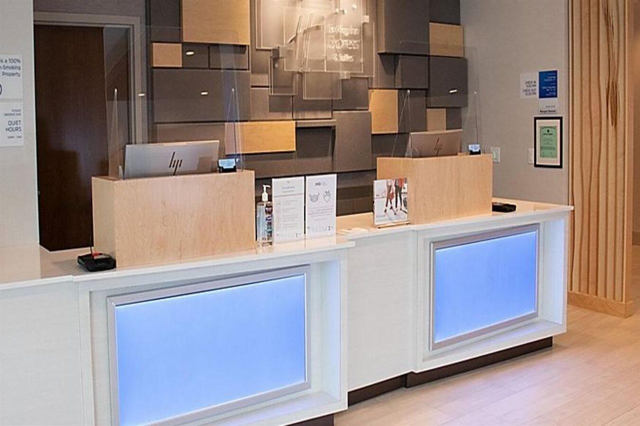 Express & East By Ihg Hotel 2*